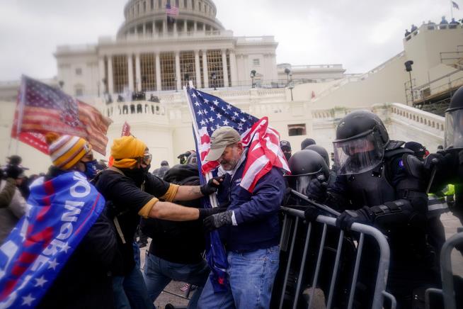 Man convicted for carrying Pelosi's podium during US Capitol riot seeks Florida county office