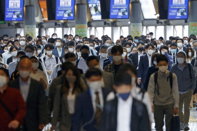 Packed trains, drinking: Japanese impatient over virus steps