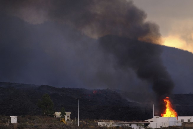 Lava from volcano on Spain's La Palma forces 800 to evacuate