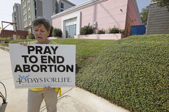 Mississippi 15-week abortion ban is blocked by appeals court