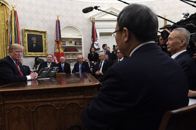 Trump threatens to raise Chinese tariffs to 25% this week