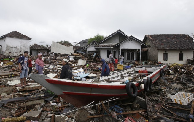 Indonesia tsunami survivors remain jittery as deaths hit 429
