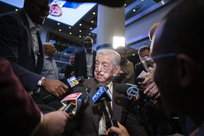 Lou Carnesecca, Hall of Fame coach who led St. John's for 24 seasons, dies at 99