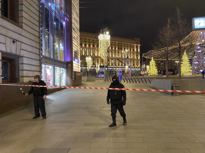Russian security officer dead, 5 injured in Moscow shooting