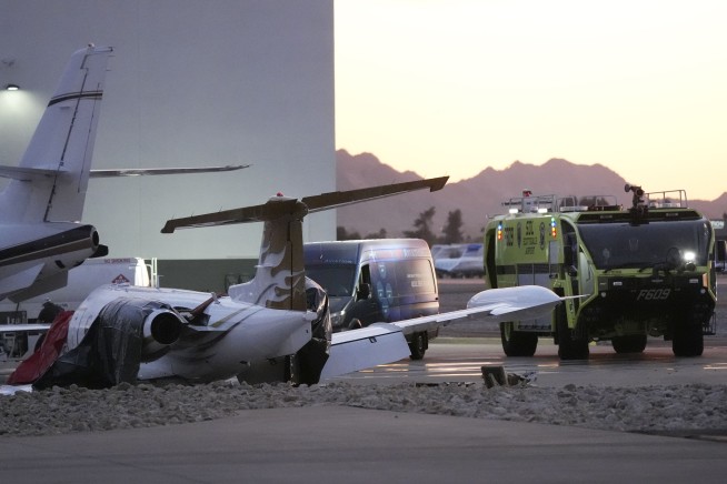 Private jets collide at Scottsdale Airport in Arizona, killing 1 person, authorities say
