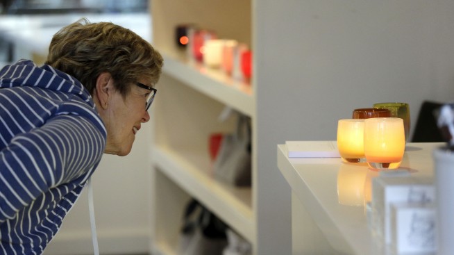 A look at 4 trends for the 2016 holiday shopping season