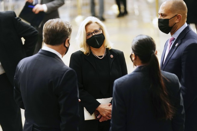 Biden pays tribute to 'American giant' Bob Dole at Capitol