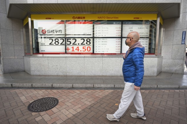 Asian shares rise as investors watch Fed moves, inflation