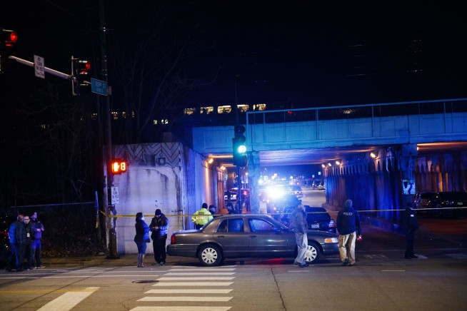 Chicago police: 2 officers die after being struck by train