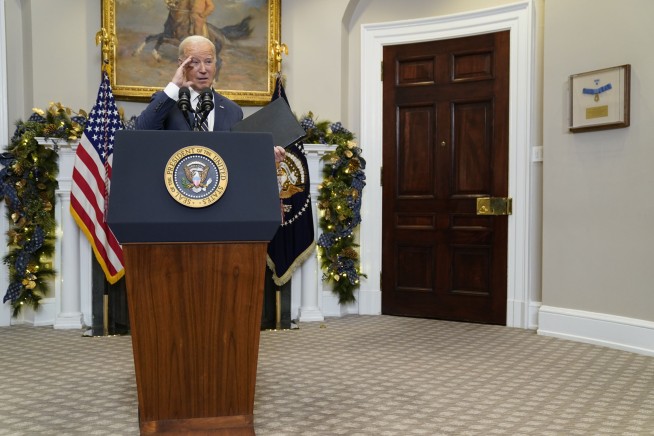 As Ukraine aid falters in the Senate, Biden signals he's willing to make a deal on border security