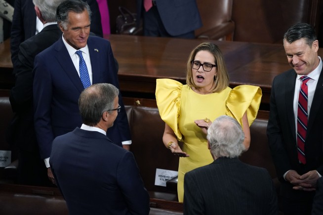 Independent Sen. Kyrsten Sinema of Arizona says she won’t seek reelection, avoiding a 3-way race