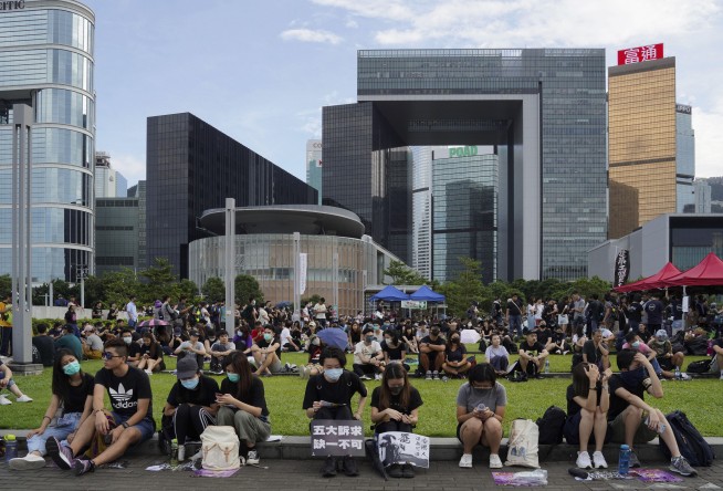 Hong Kong government meet amid bill withdrawal rumors