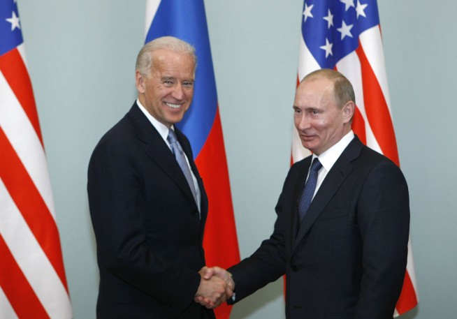 Biden, in first call with Putin, presses on Navalny, treaty