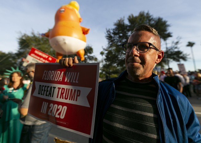 Trump lashes out against impeachment during Florida rally