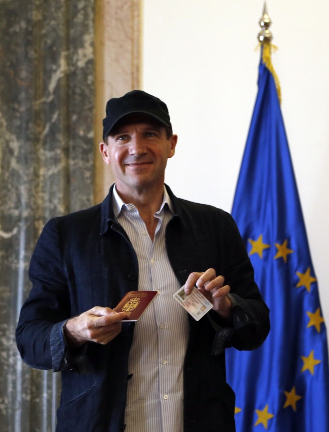 British actor, director Fiennes gets his Serbian passport