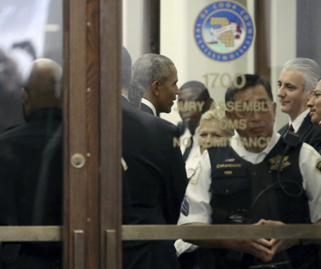 Barack Obama shows up in Chicago for jury duty; not chosen