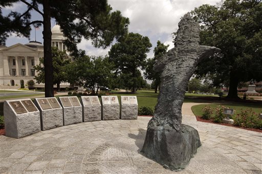 Groups call for Hindu, vegan displays at Arkansas Capitol