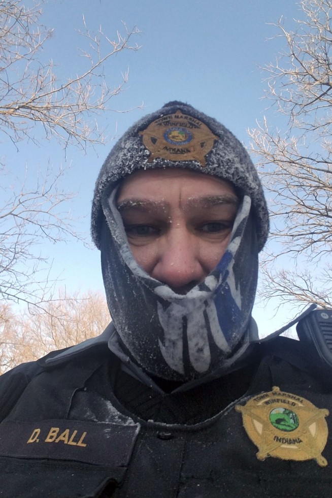 Indiana town marshal rescues horse that got stuck in tree