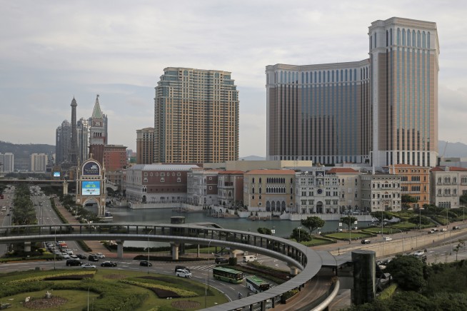 Macao to shutter casinos for a week in COVID-19 outbreak