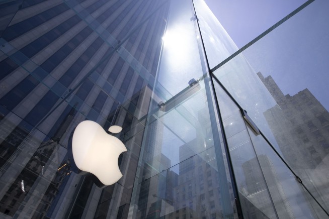 Apple is 1st US company to be valued at $2 trillion