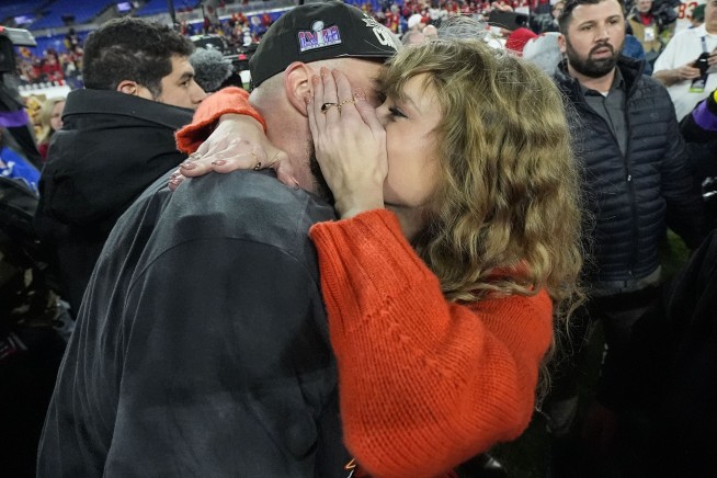 Taylor Swift greets Super Bowl-bound Travis Kelce with a kiss after Chiefs win the AFC title game