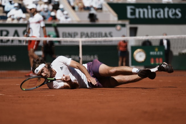 Djokovic tops Tsitsipas in 5 at French Open for 19th major