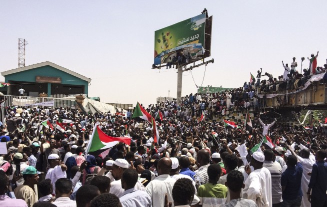 Sudan army removes leader, rejects al-Bashir extradition