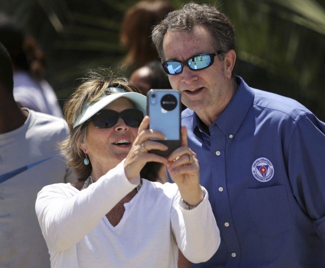 Critics chide Virginia governor for mask-less beach visit