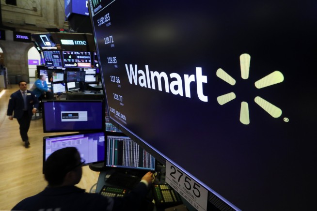 Walmart revises leave policy in face of virus; worker tests
