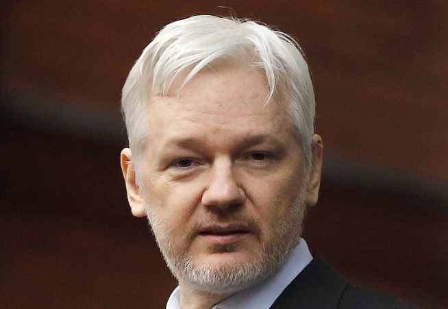 The Latest: Ecuador withdraws Assange asylum status