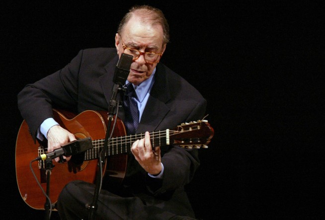 Brazilian bossa nova pioneer Joao Gilberto dies at 88
