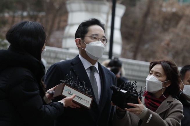 SKorean court gives Samsung scion prison term over bribery