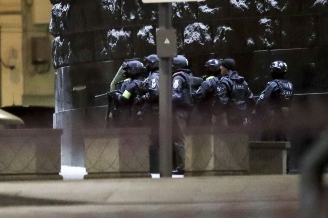 Russian security officer dead, 5 injured in Moscow shooting