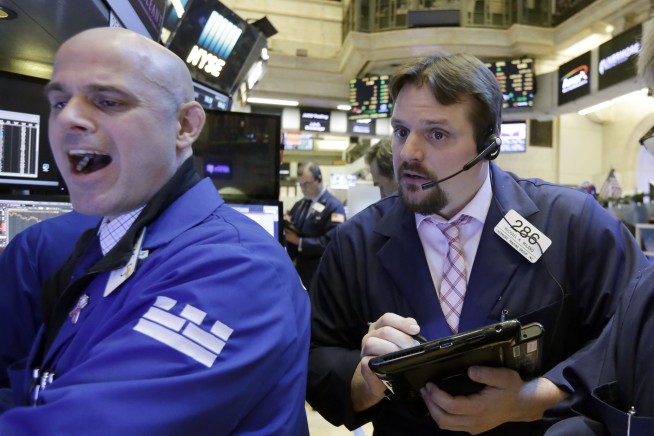 US stock indexes dip for a third day as banks stumble