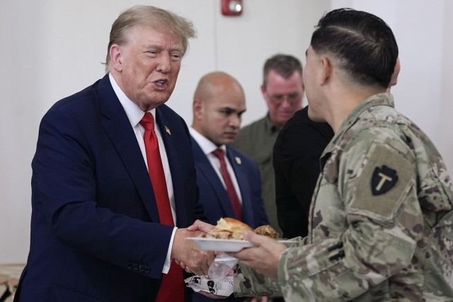 Trump picks up the endorsement of Texas Gov. Greg Abbott during a visit to a US-Mexico border town
