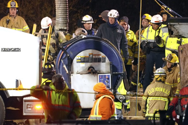 Search extends into the night for Pennsylvania woman who may have fallen into sinkhole