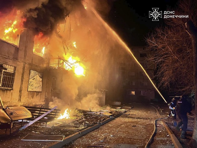 Russian strikes on Ukraine kill more than 20 as Polish prime minister warns against appeasement