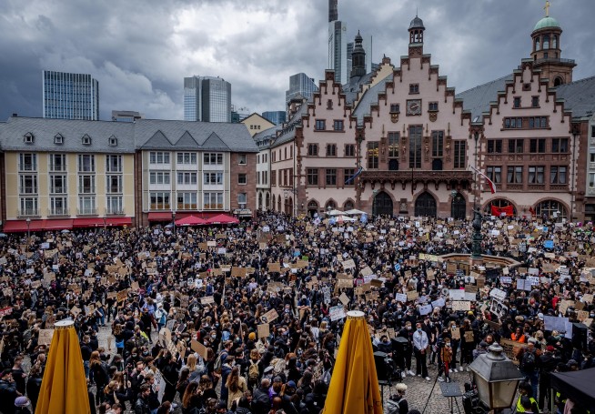 Protesters pour into cities for another huge mobilization