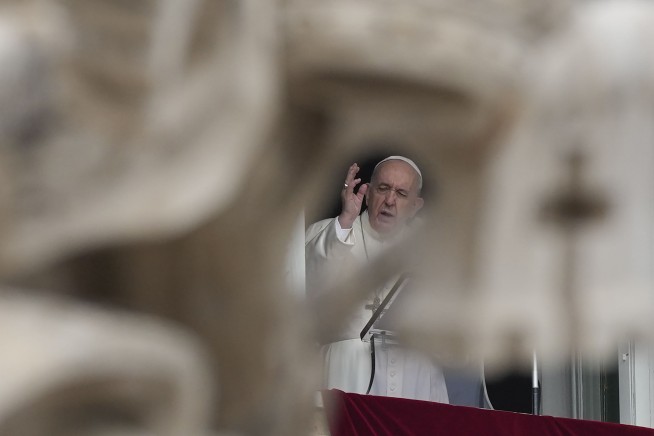 Pope calls for more humane prison life after Ecuador deaths