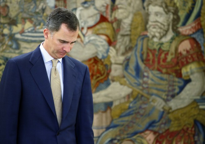 Spain king signs decree for unprecedented new elections