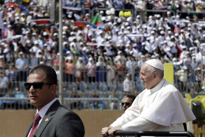Security tight as pope celebrates open-air Mass in Cairo