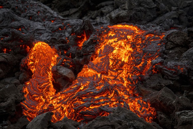 Hikers scramble as new fissure opens up at Icelandic volcano