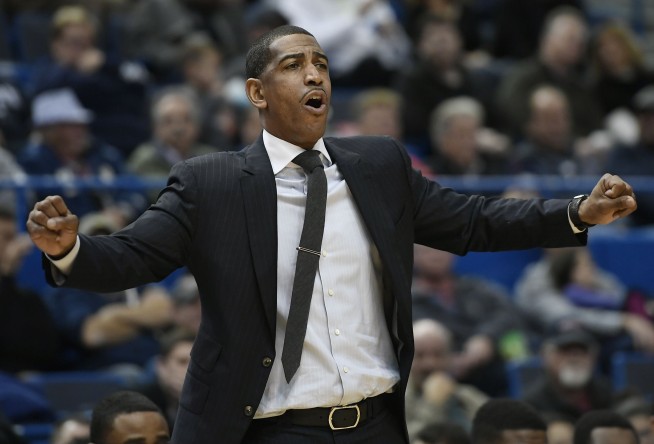 Double take: Teen twins 1st to sign in pro hoops prep league