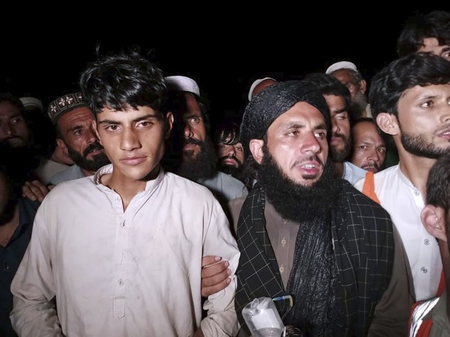 Rescuers save 8 people trapped in cable car dangling above canyon in Pakistan