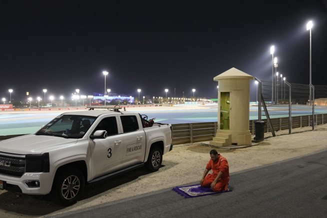 AP PHOTOS: Formula One fans flock to Bahrain for the first race of the season in Mideast