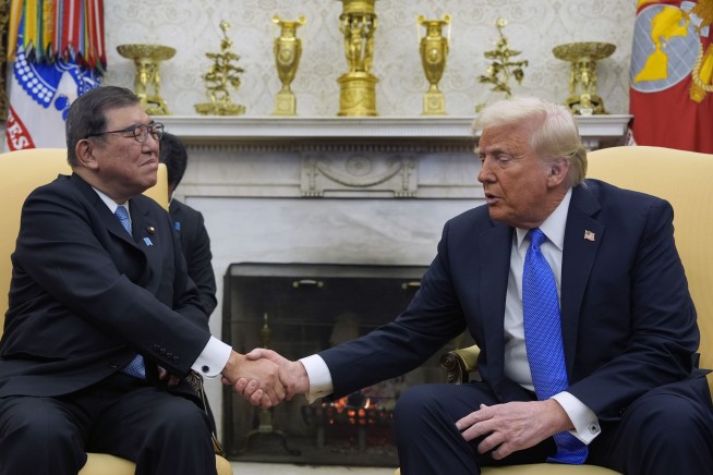 Trump tells Ishiba at the White House that he wants to slash the US trade deficit with Japan