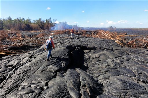 Lava from Hawaii volcano makes steady advance