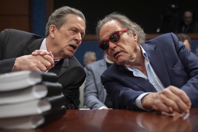 'JFK' director Oliver Stone calls for a reinvestigation of Kennedy's 1963 assassination