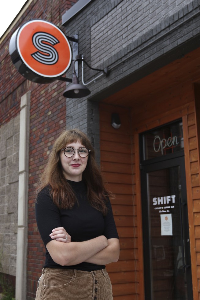 1.4 million seek jobless aid, first increase since March