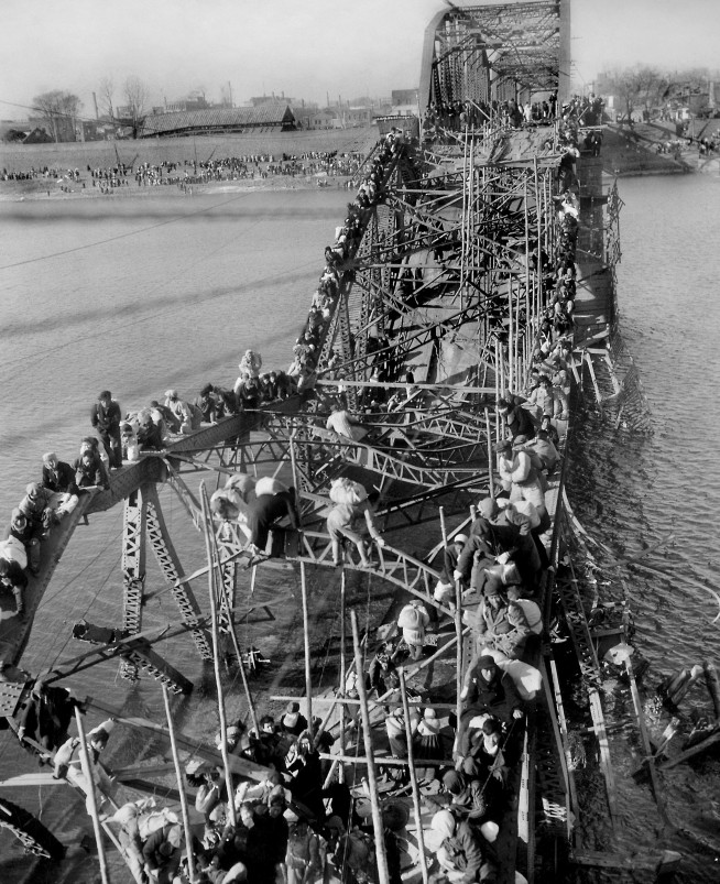 Former AP photographer Max Desfor dies at 104